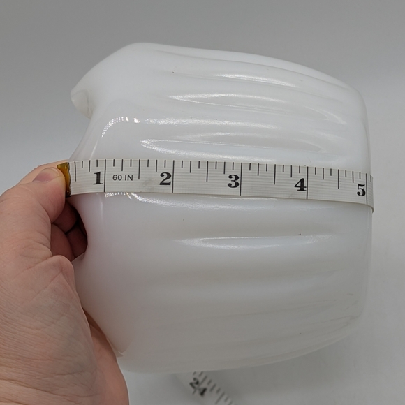 Vintage Pinch Ruffle Scalloped Edge White Milk Glass Vase - Picture 8 of 8